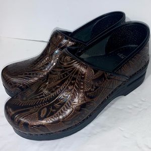 Dansko Professional Brown Antique Tooled Leather Clog Women's Size 39